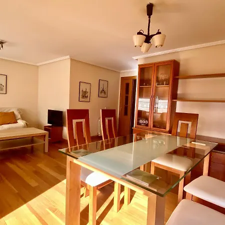 Housingleon - San Marcos Con Garaje Lejlighed *